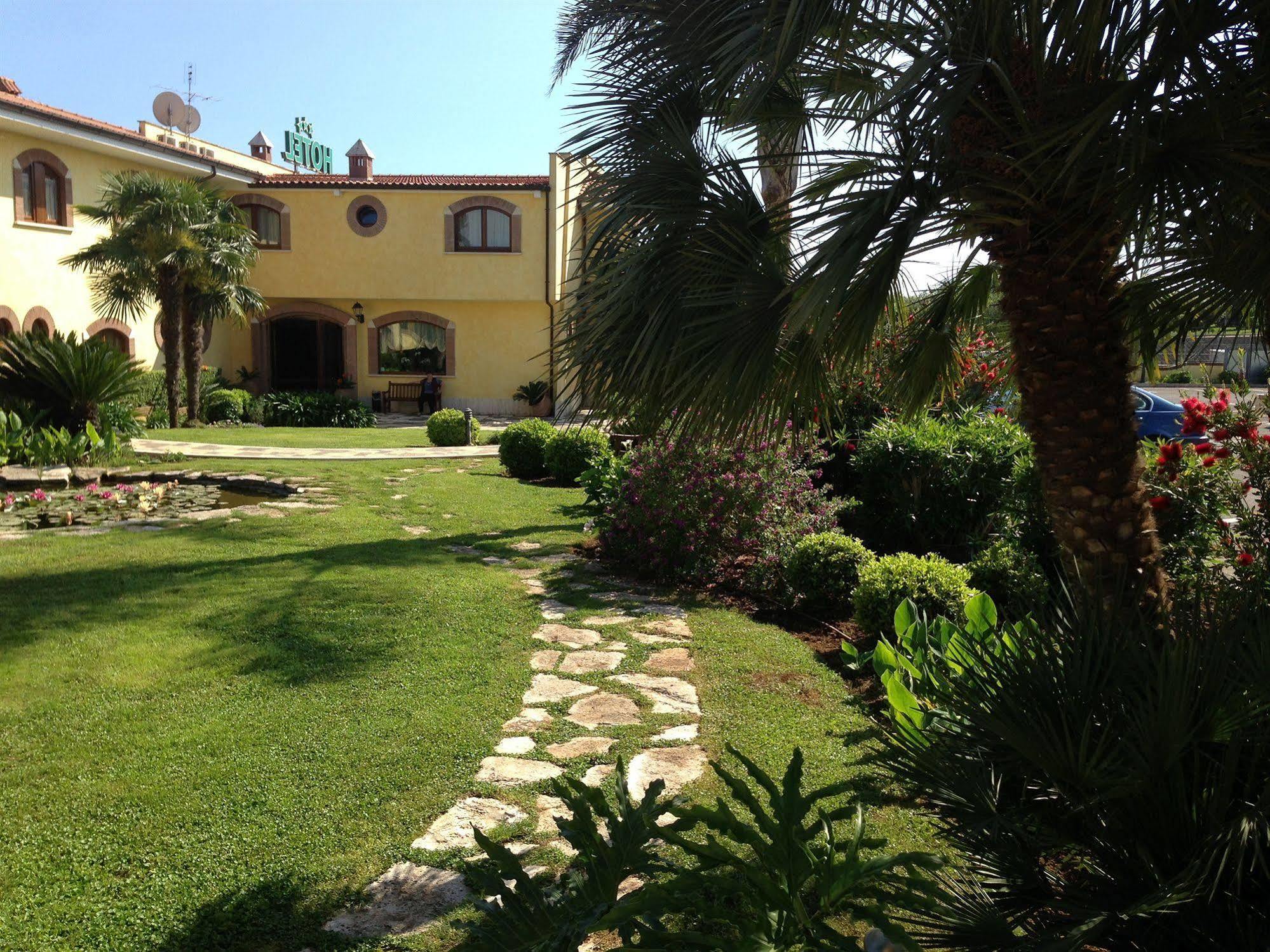 La Locanda Del Cavaliere Borgo Montello Buitenkant foto